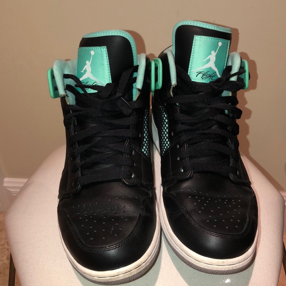 Jordan retro 1 Tiffany color very good condition